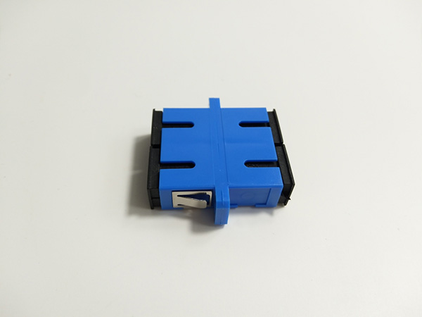 Fiberoptisk adapter11
